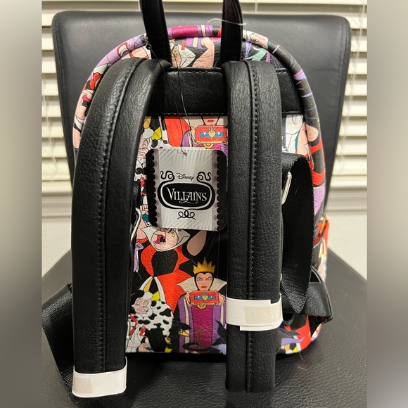 RARE! Loungefly Heart Logo Disney Villians mini backpack NWT - Picture 5 of 7